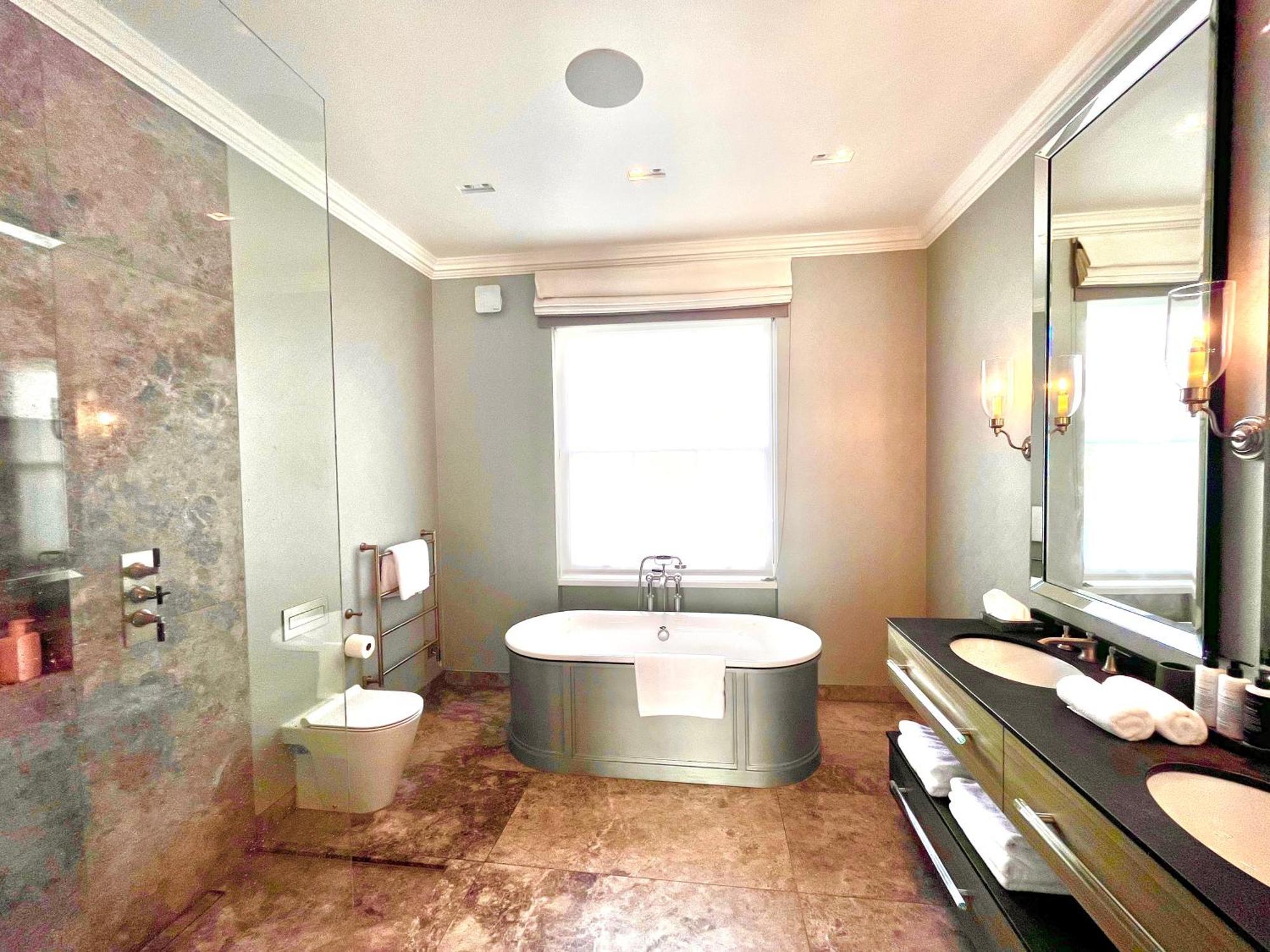 Luxury 4 Bedrooms 5 Baths 2 Receptions Family House With Garden Chelsea Villa Londen