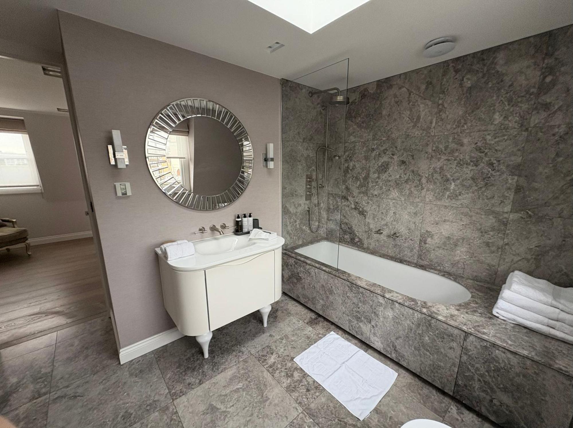 Luxury 4 Bedrooms 5 Baths 2 Receptions Family House With Garden Chelsea Londen